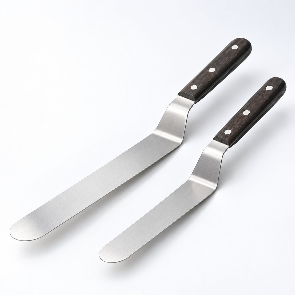 Offset Palette Knife Set, 15 and 25 cm, shown from a low three quarter angle